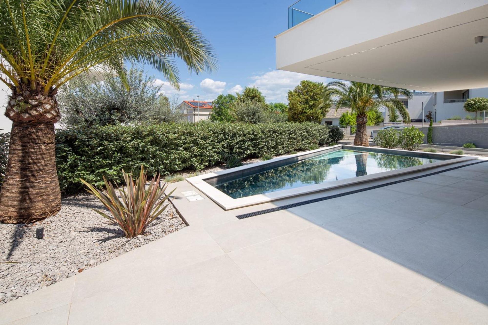 Hadrie Luxury And Azimut Apartment